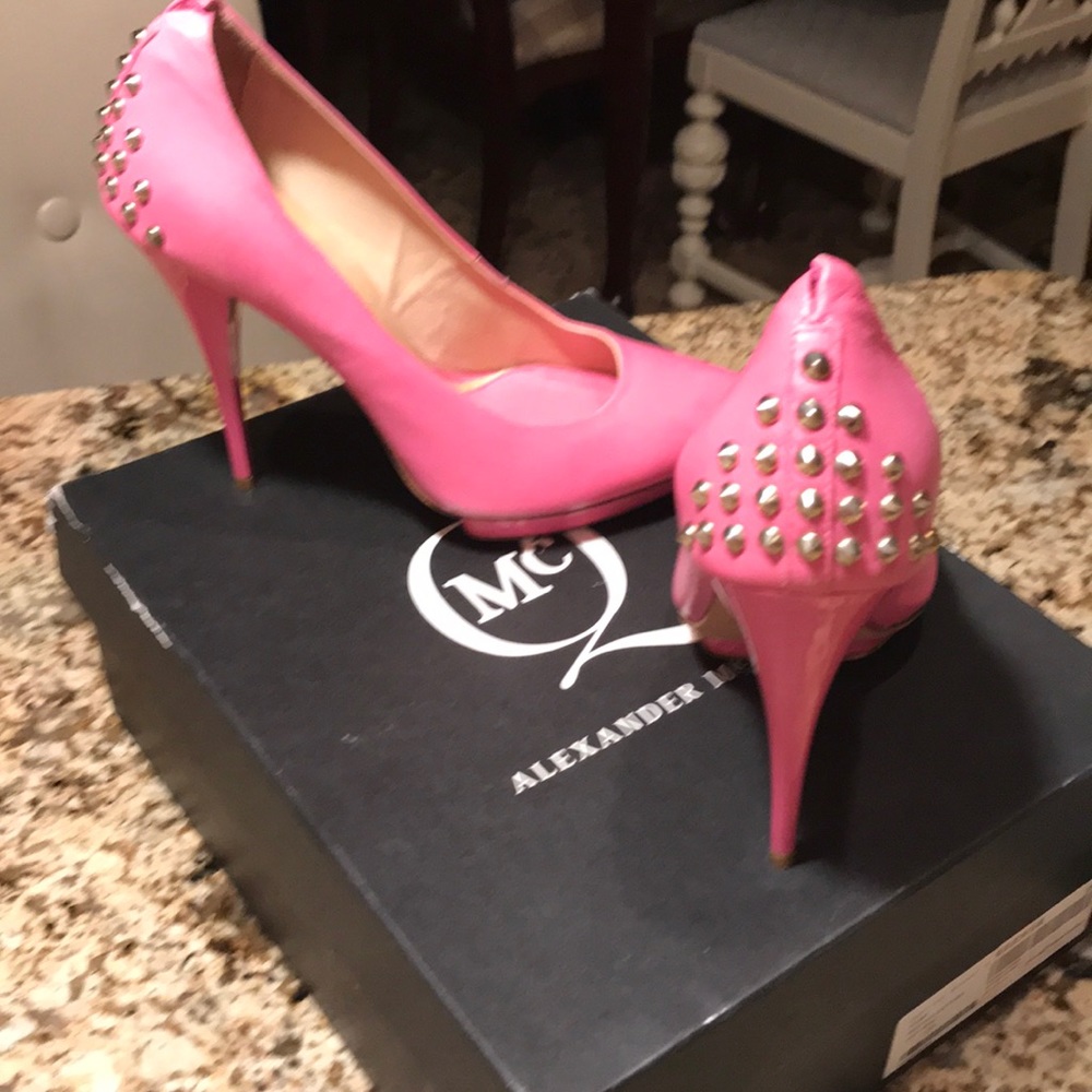 Gorgeous Alexander McQueen pumps.